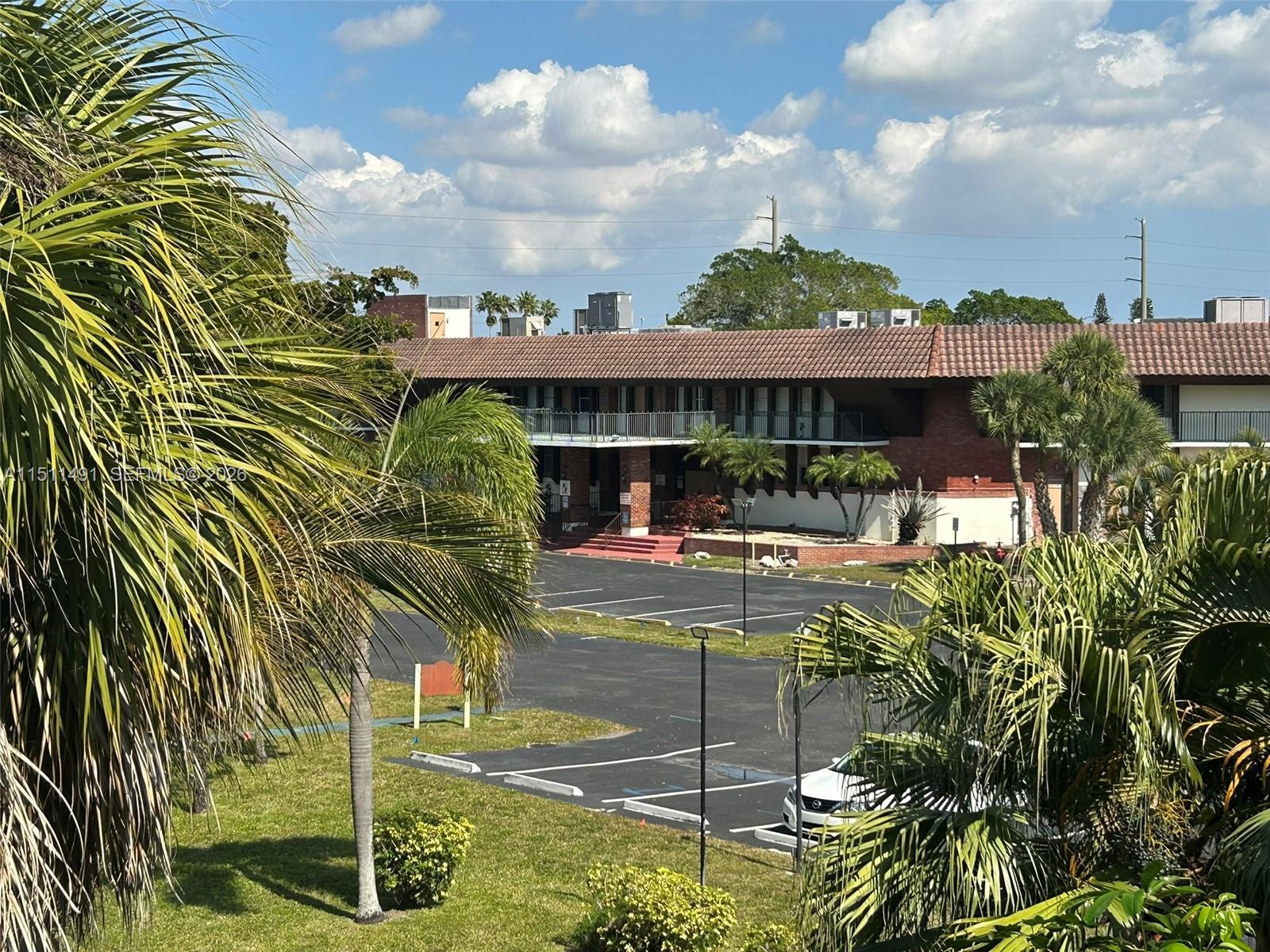 LAUDERDALE OAKS CONDO I - Residential