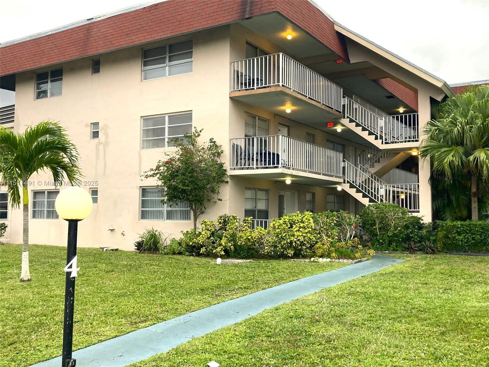 LAUDERDALE OAKS CONDO I - Residential