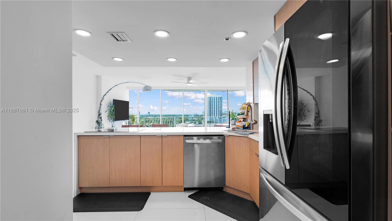 THE GRANDVIEW PALACE COND - Residential