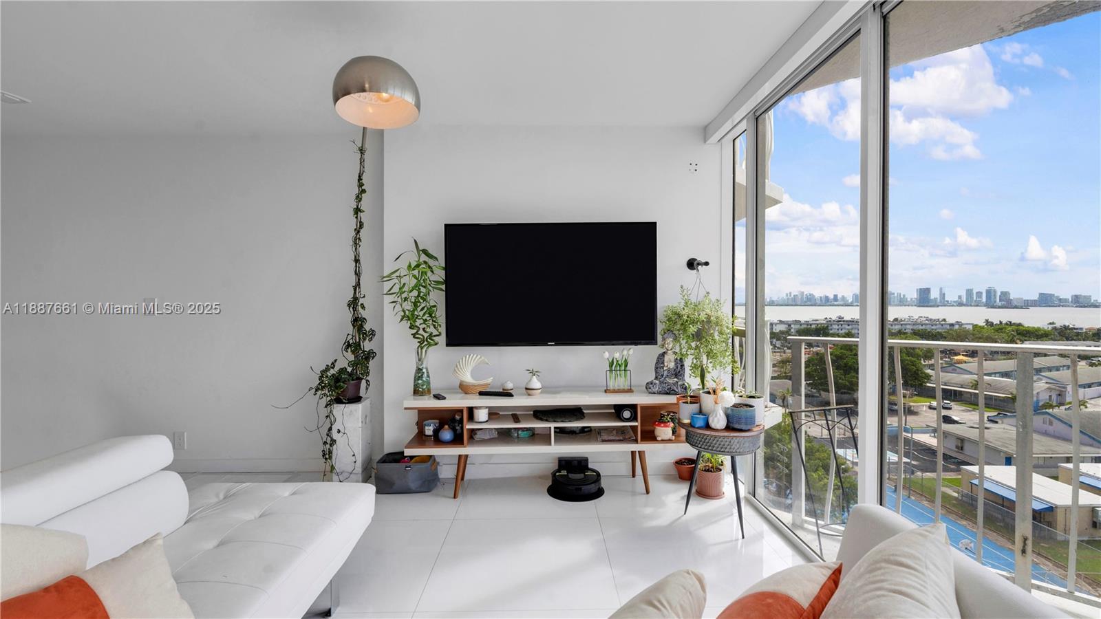 THE GRANDVIEW PALACE COND - Residential