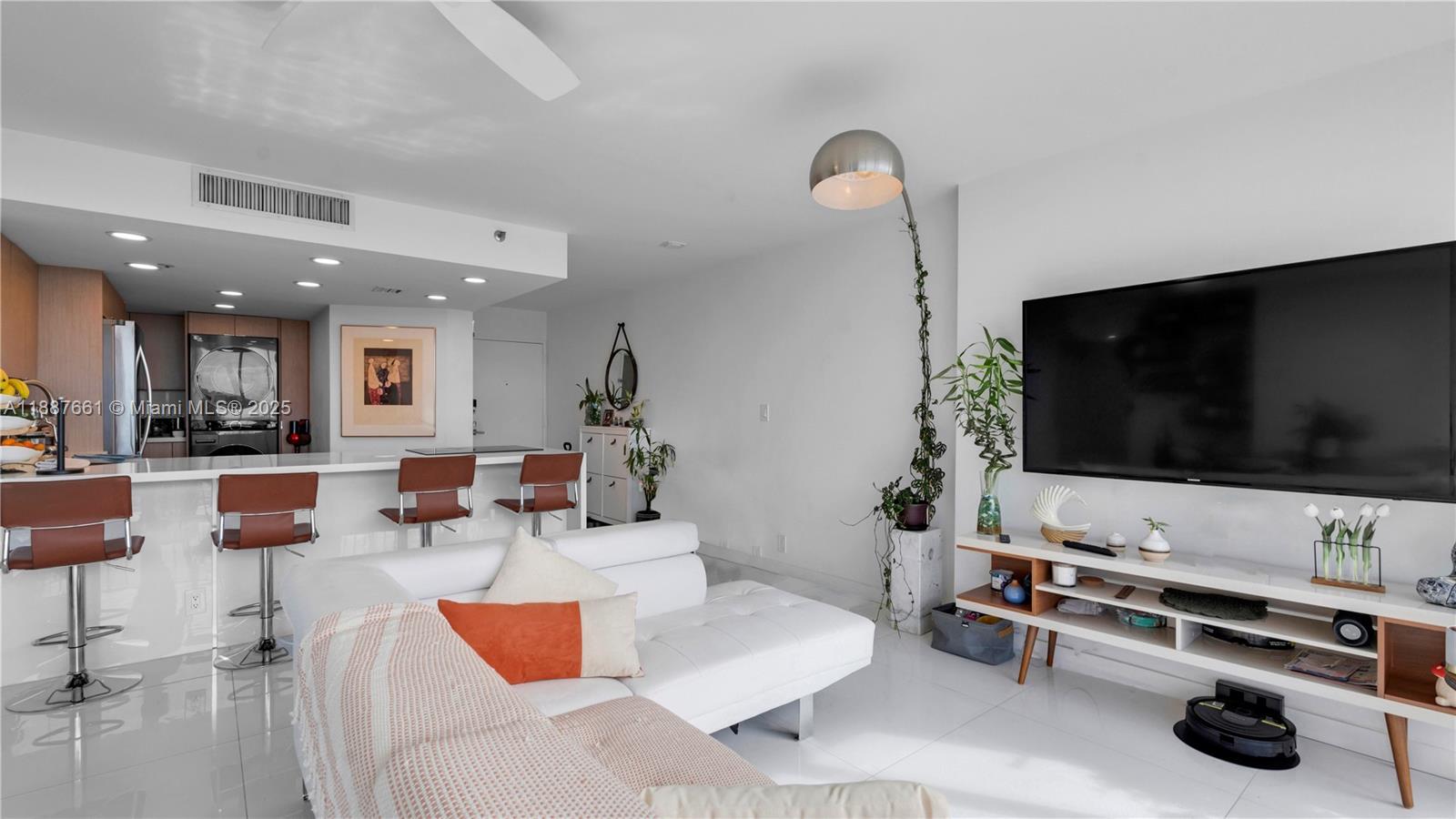 THE GRANDVIEW PALACE COND - Residential