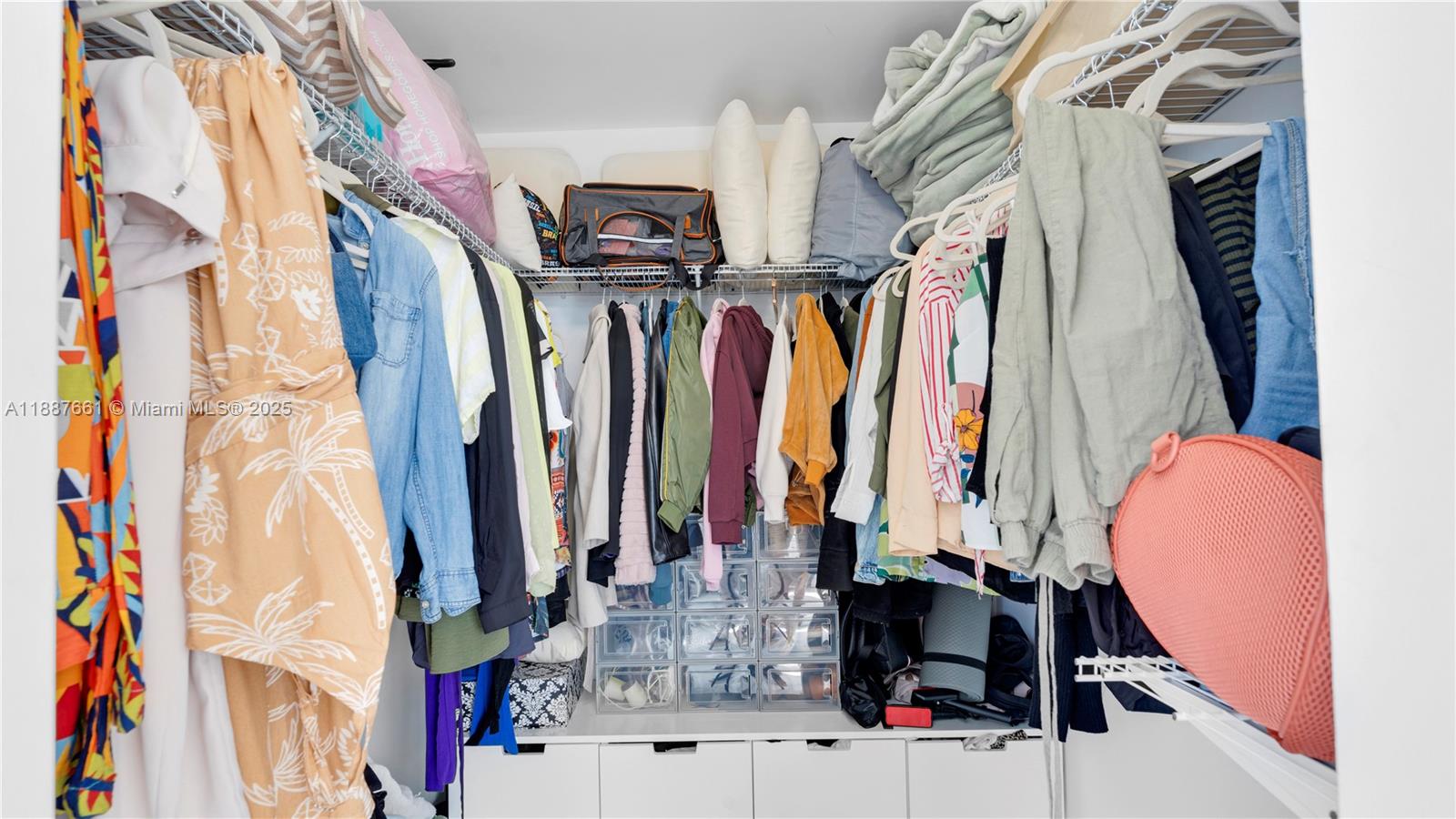 THE GRANDVIEW PALACE COND - Residential