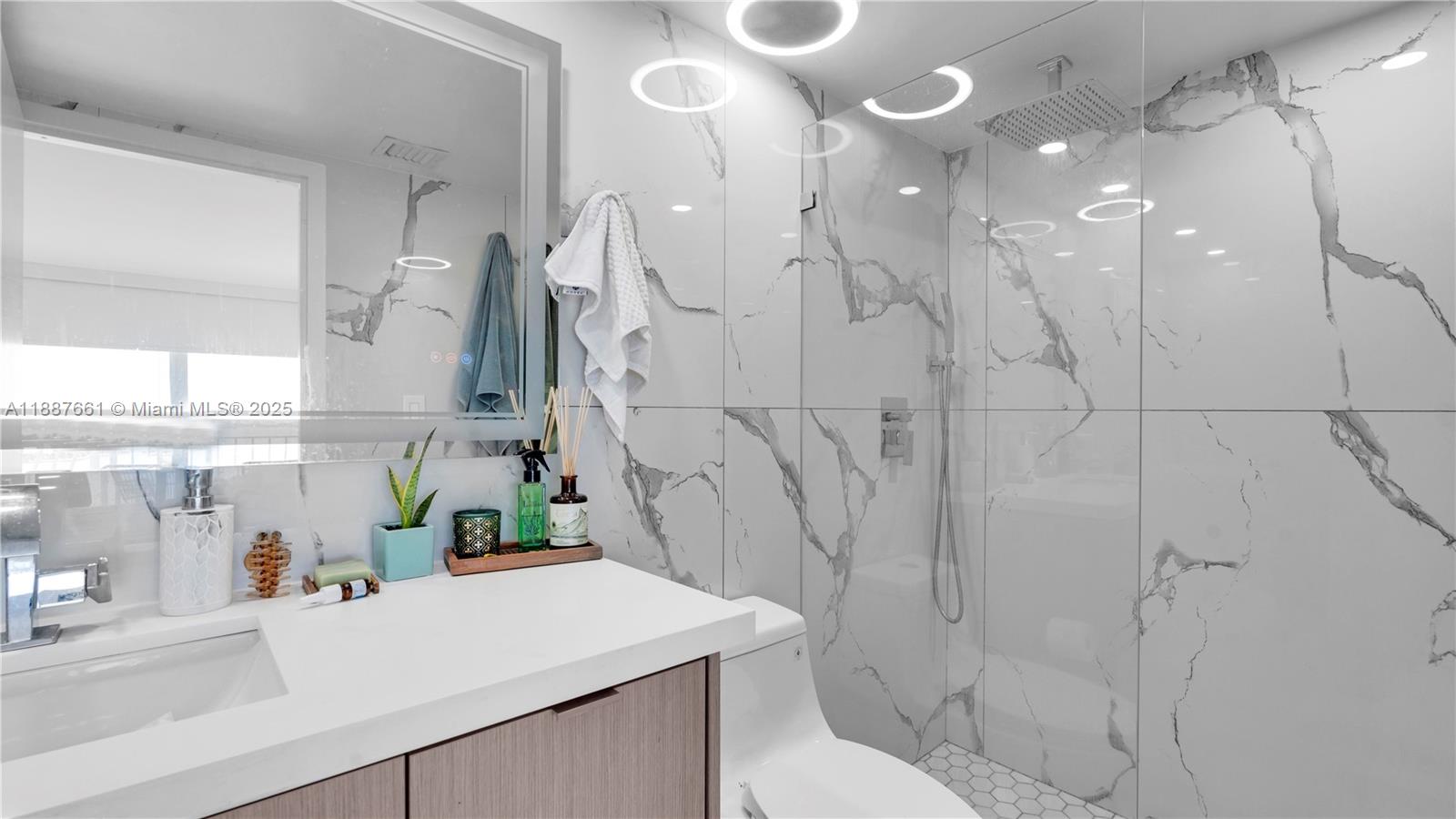 THE GRANDVIEW PALACE COND - Residential