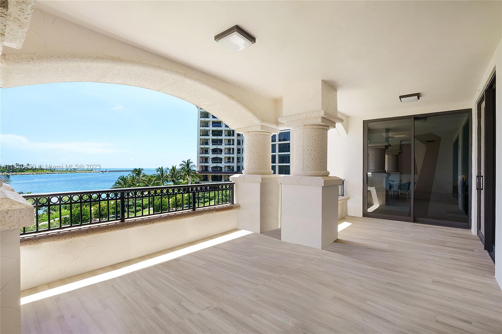 FISHER ISLAND - Residential