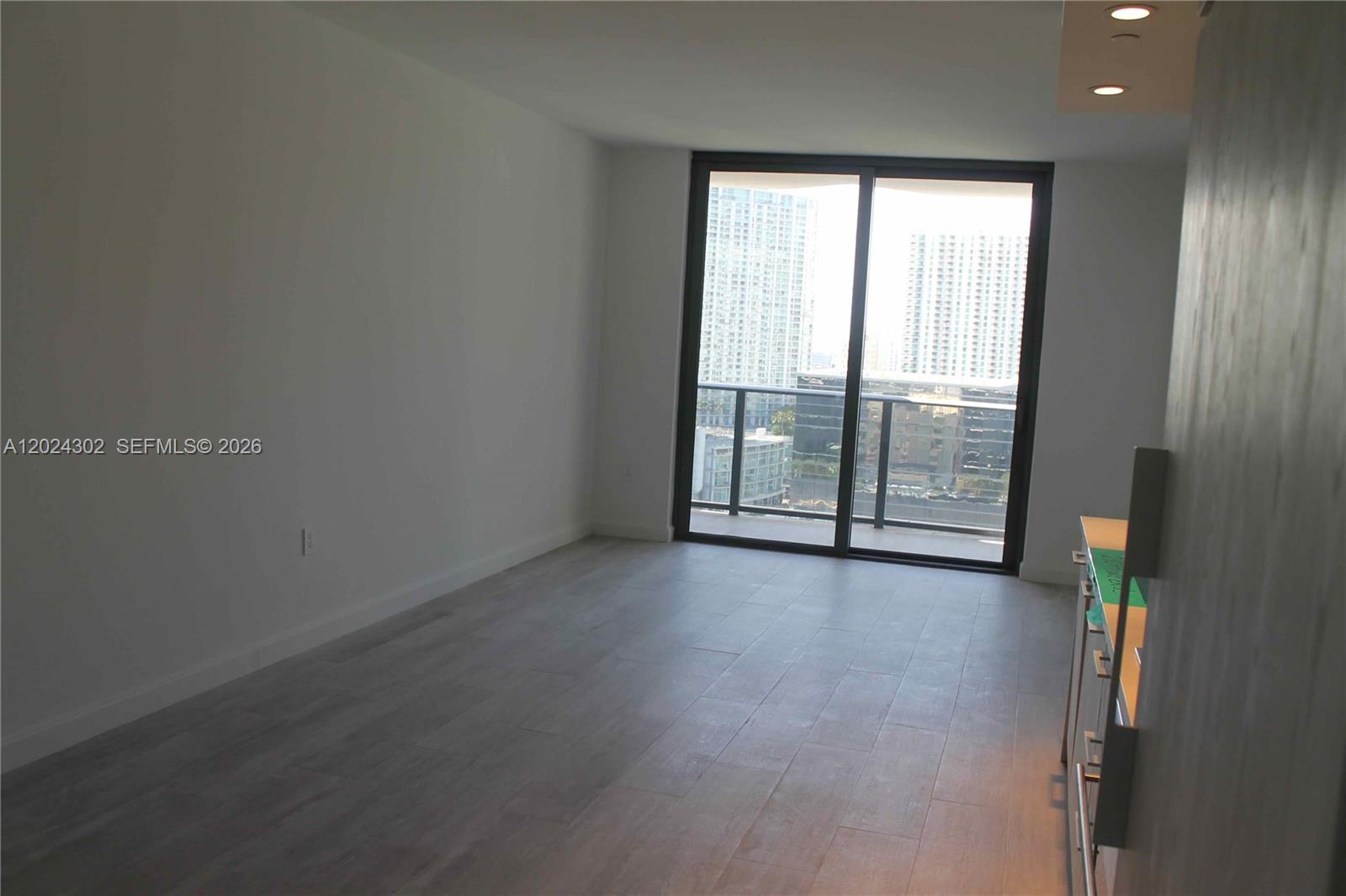 BRICKELL HEIGHTS EAST CON - Residential Lease