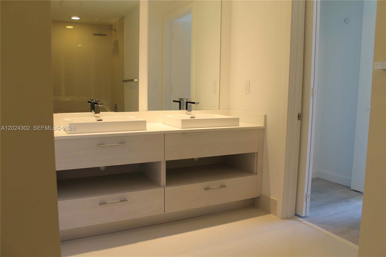 BRICKELL HEIGHTS EAST CON - Residential Lease