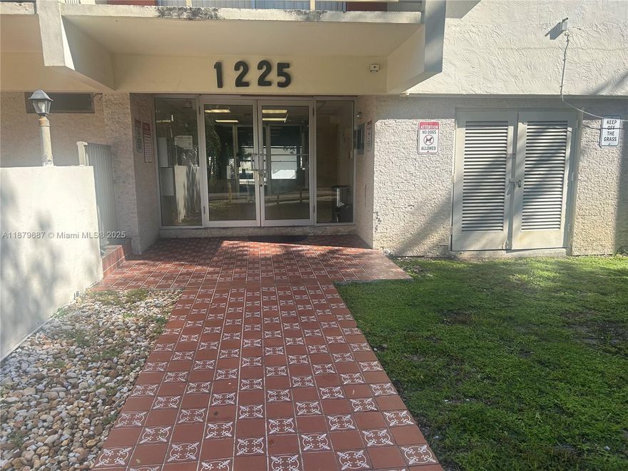 ** Covered gated parking ** Impeccable 2 bedrooms 1 bath, completed renovated kitchen and bath. ceramic floors, central A/C, Gated building with surveillance cameras. laundry facilities. Excellents location, 5 minutes to I-95 and Biscayne Blvd.  Very easy to show ** L-Box ** L-Box ** go to showing or call Lily any time.