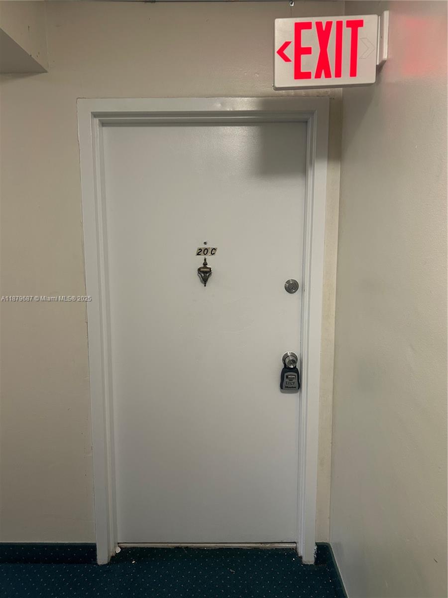 WINDWARD CONDO - Residential Lease