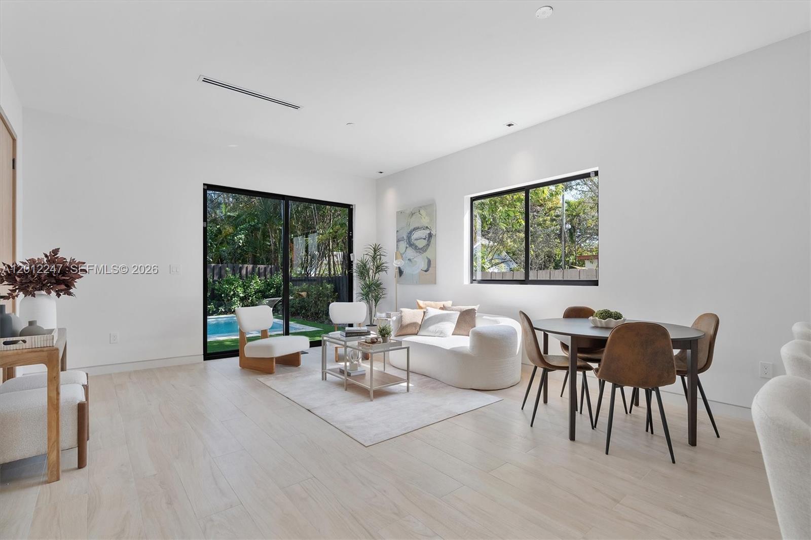 SHADOWLAWN - Residential Lease