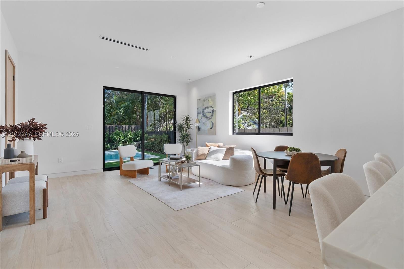 SHADOWLAWN - Residential Lease