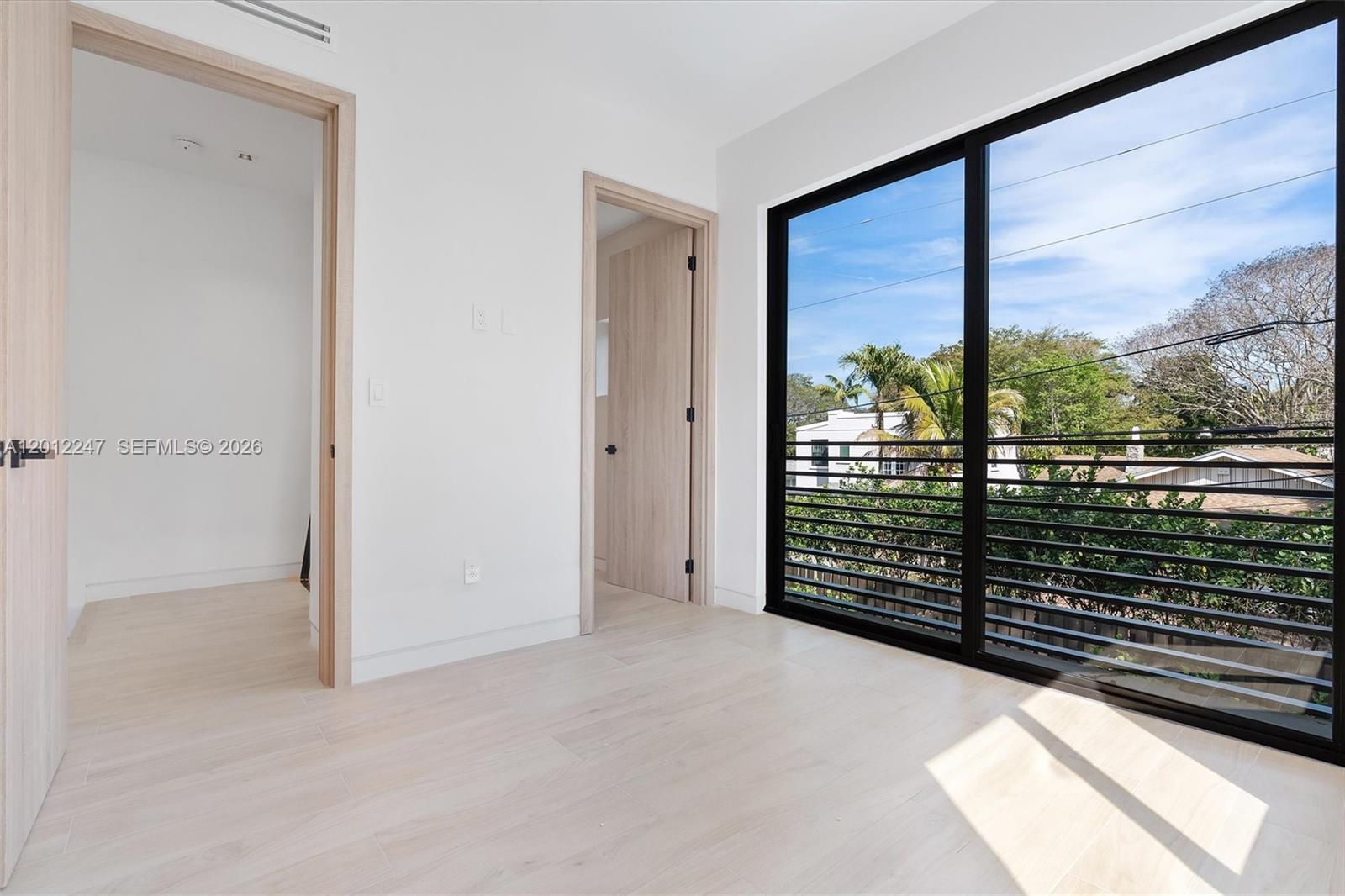 SHADOWLAWN - Residential Lease