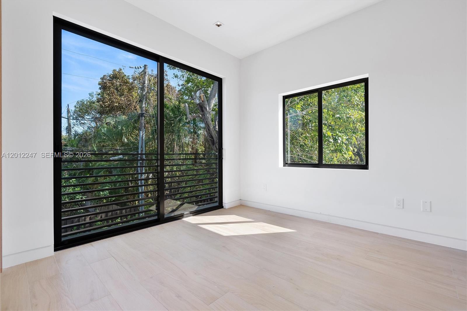 SHADOWLAWN - Residential Lease