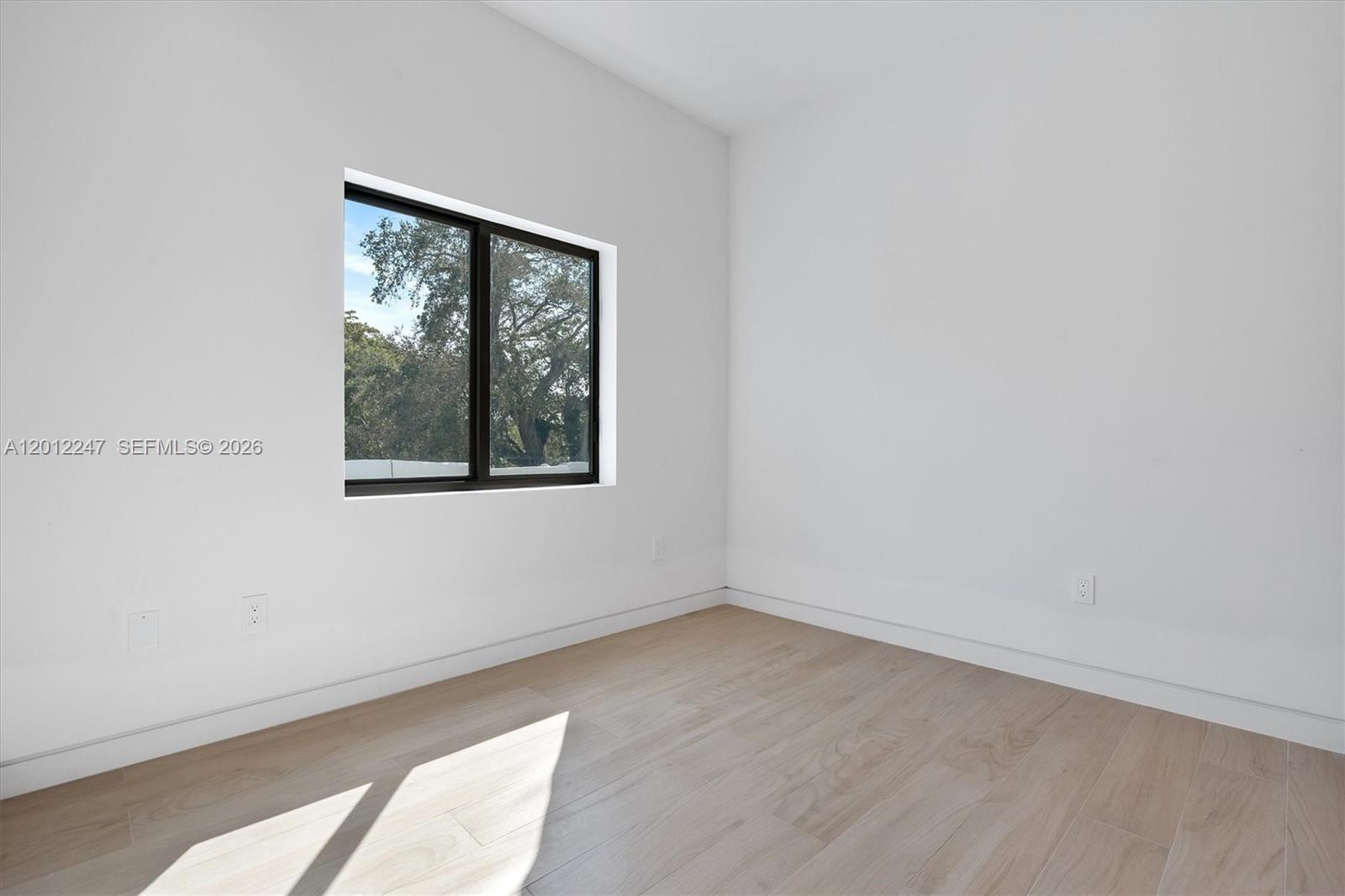 SHADOWLAWN - Residential Lease
