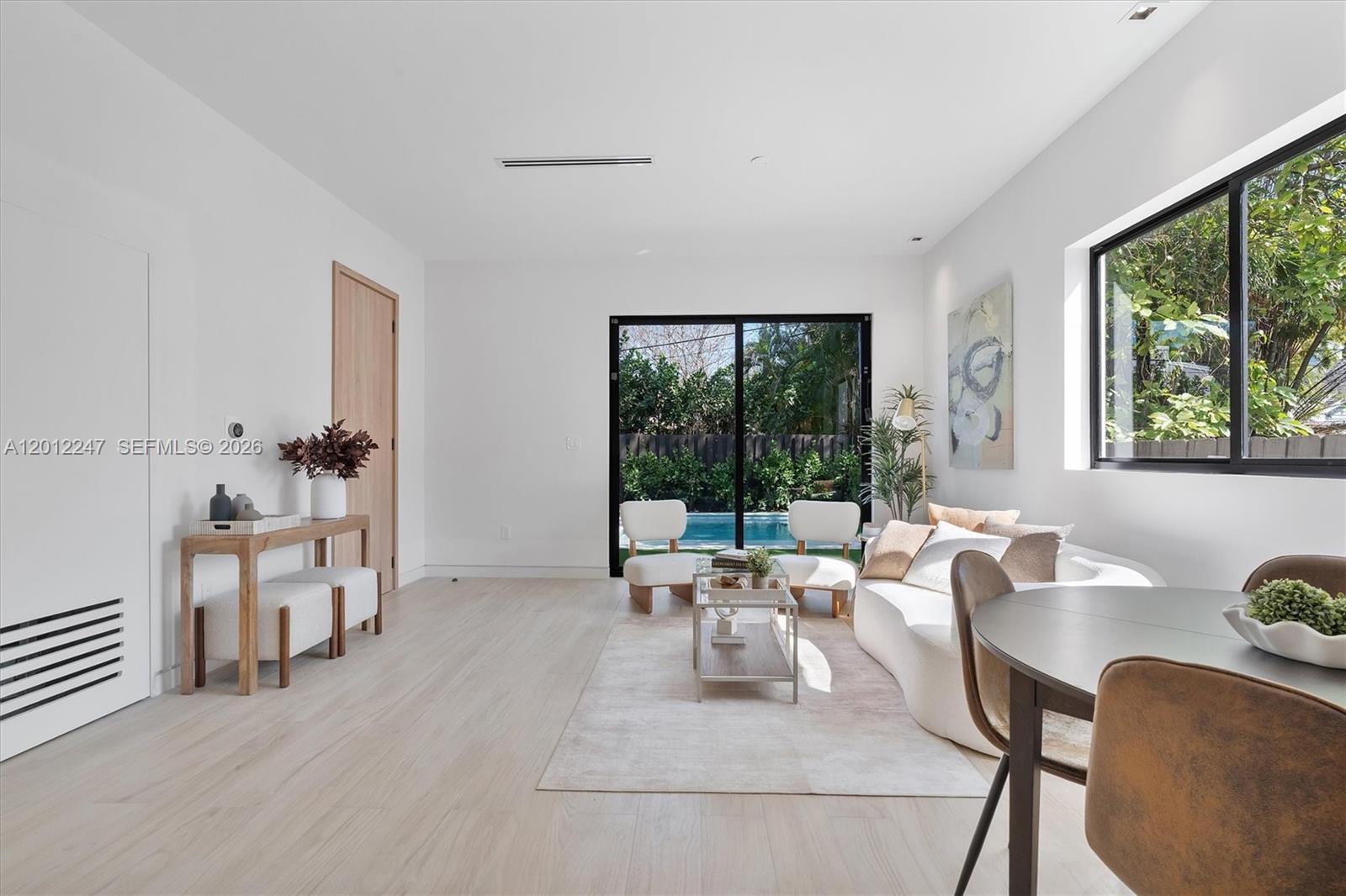 SHADOWLAWN - Residential Lease