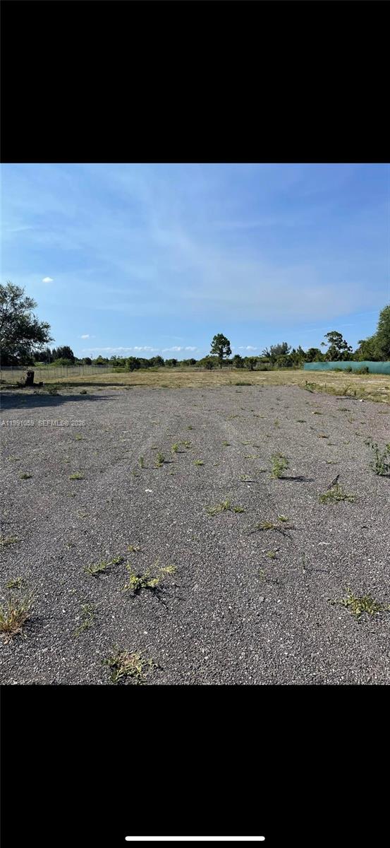 281 AVENIDA DEL CENTRO MONTURA