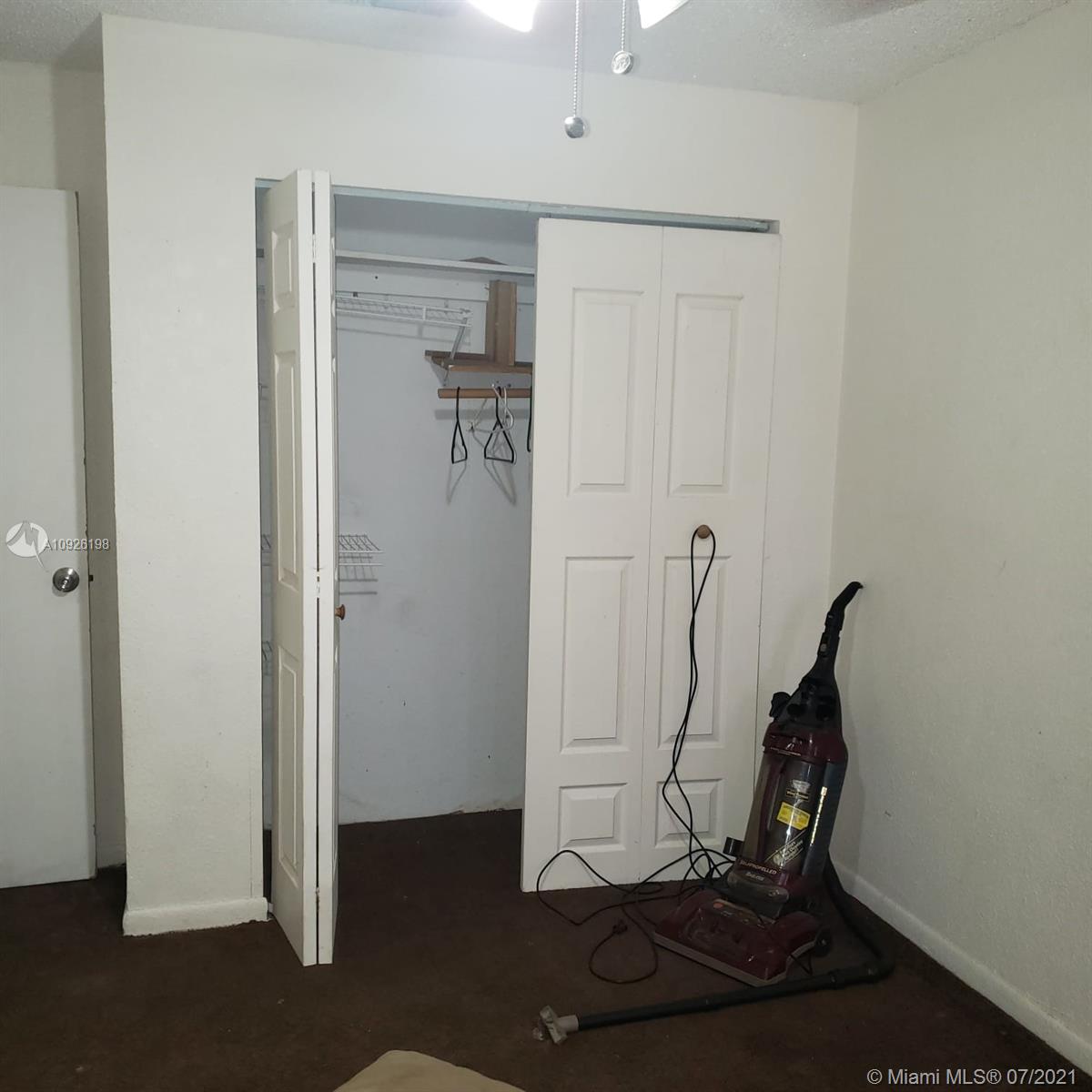 GREENWOOD VILLAS - Residential