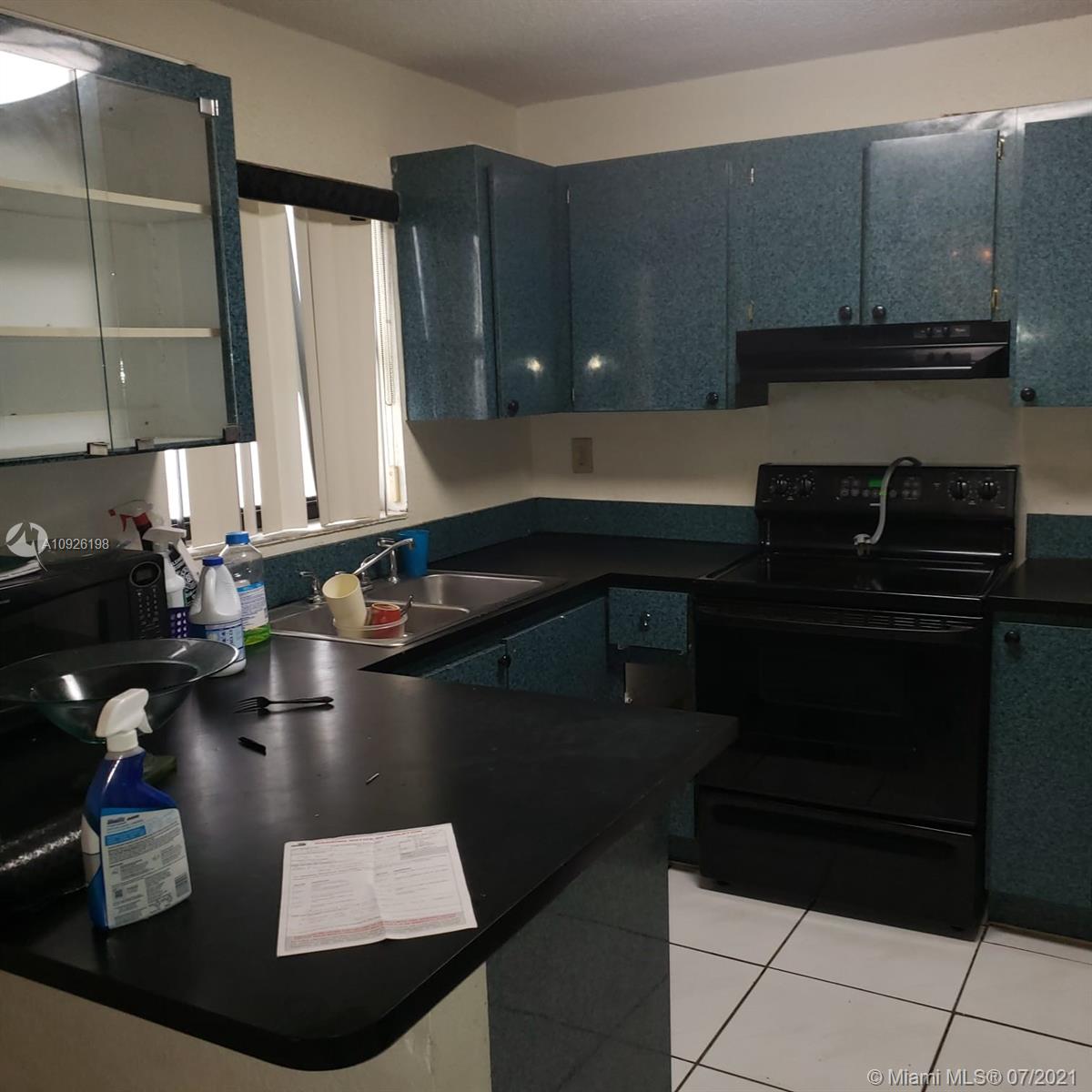 GREENWOOD VILLAS - Residential