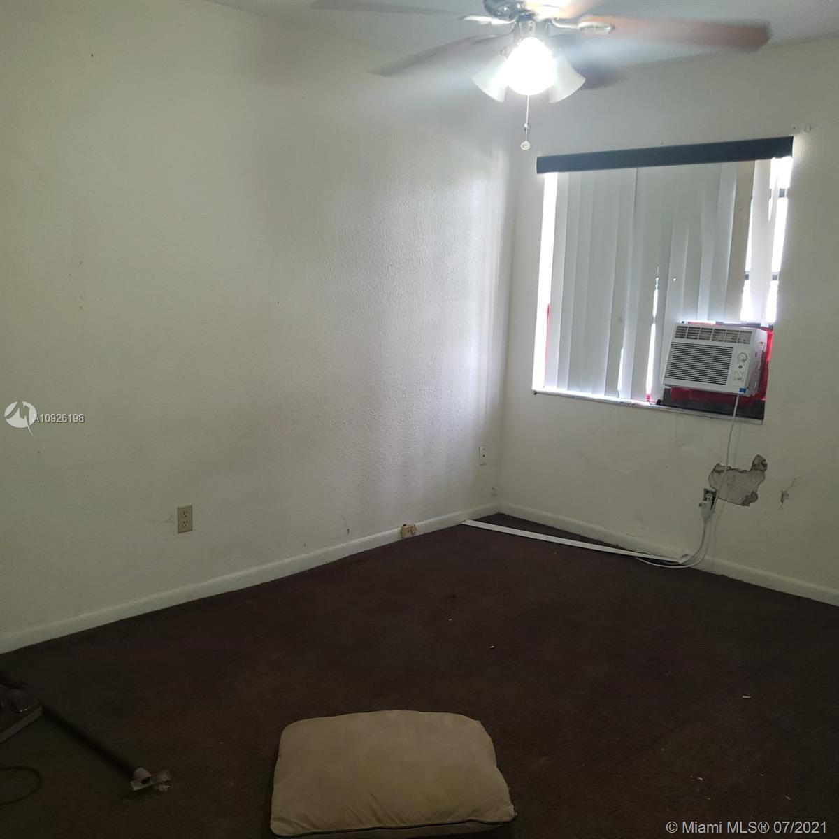 GREENWOOD VILLAS - Residential