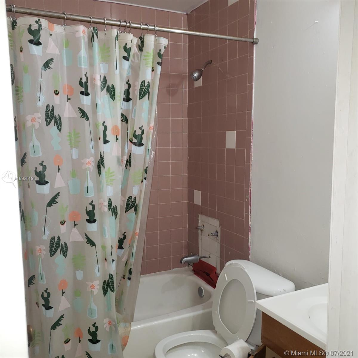 GREENWOOD VILLAS - Residential