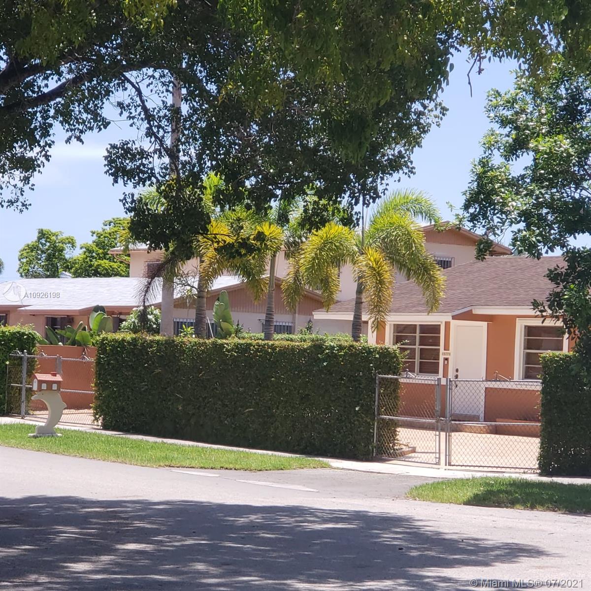 GREENWOOD VILLAS - Residential