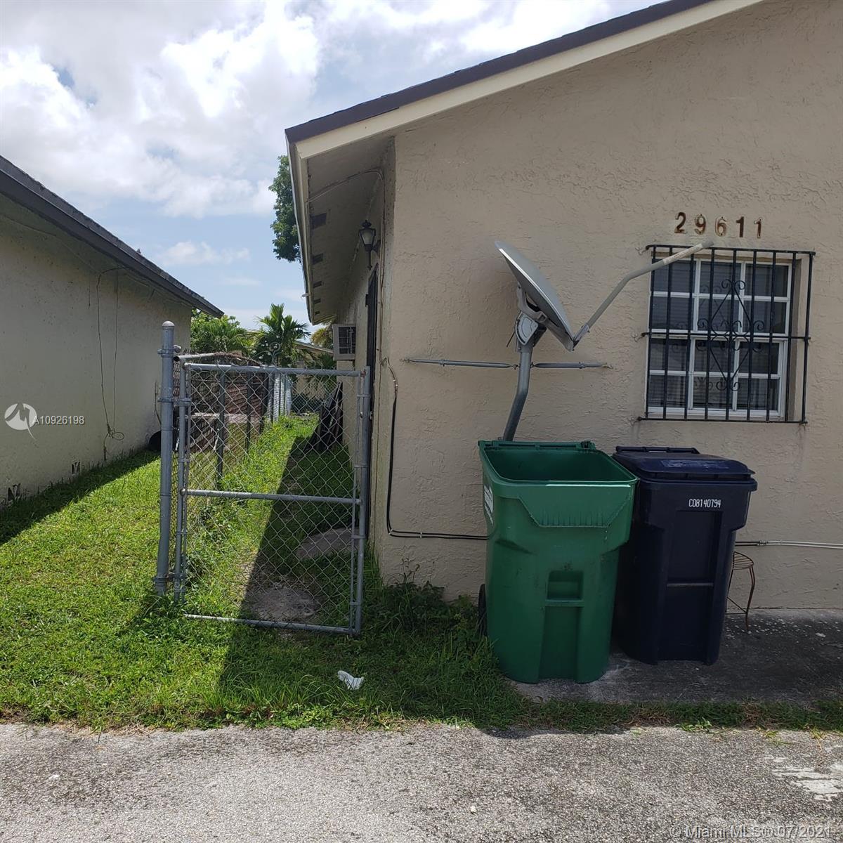 GREENWOOD VILLAS - Residential