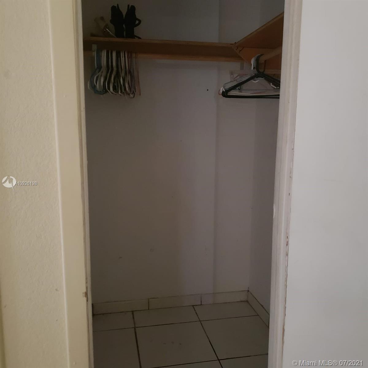 GREENWOOD VILLAS - Residential