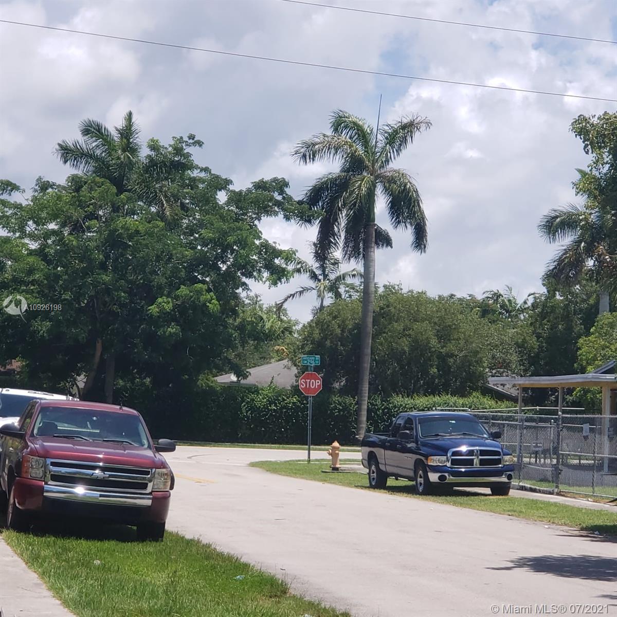 GREENWOOD VILLAS - Residential