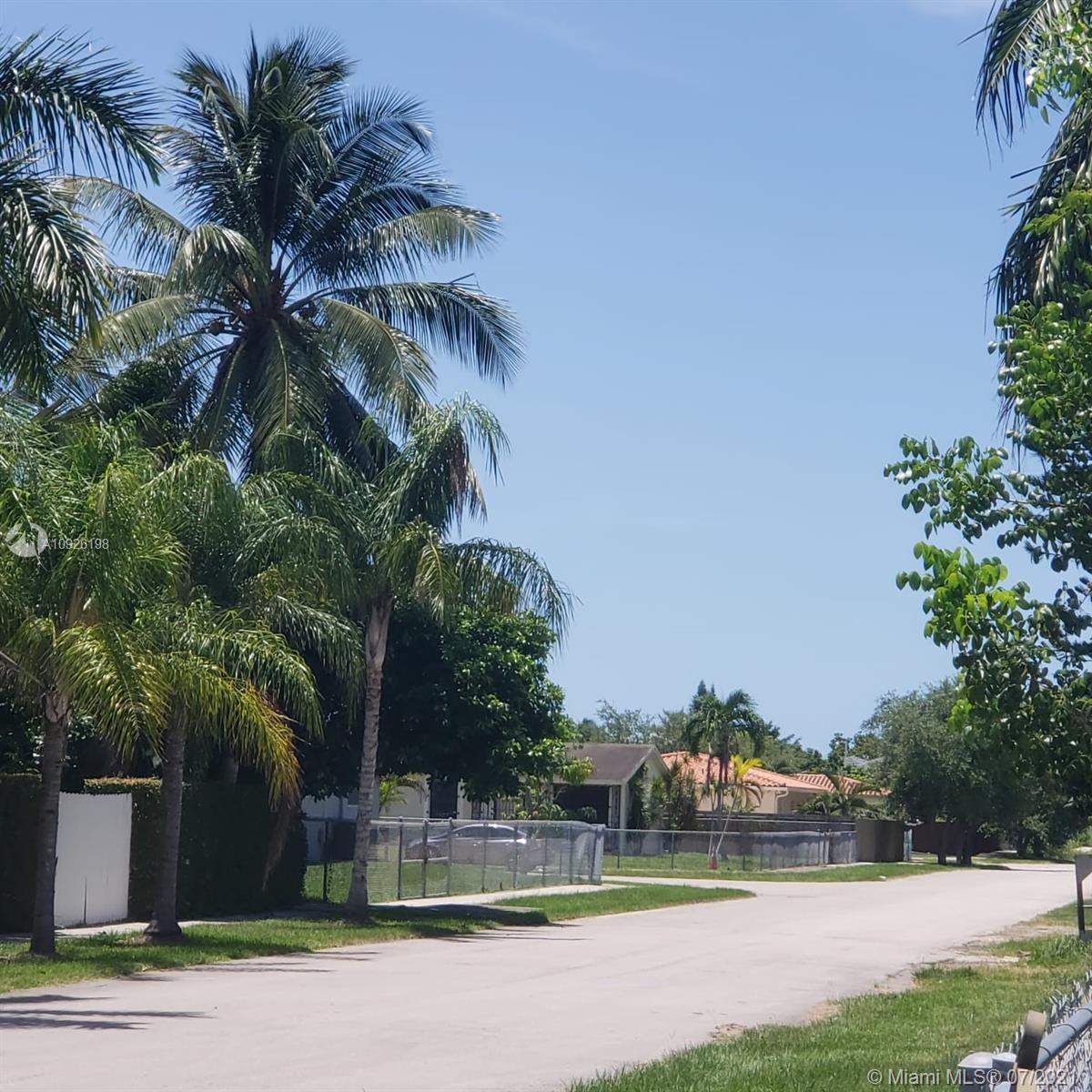 GREENWOOD VILLAS - Residential