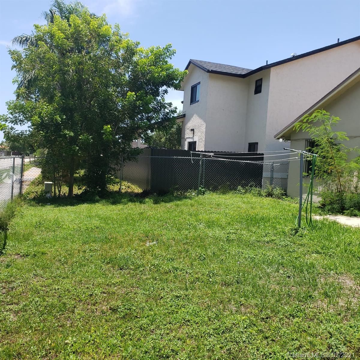 GREENWOOD VILLAS - Residential