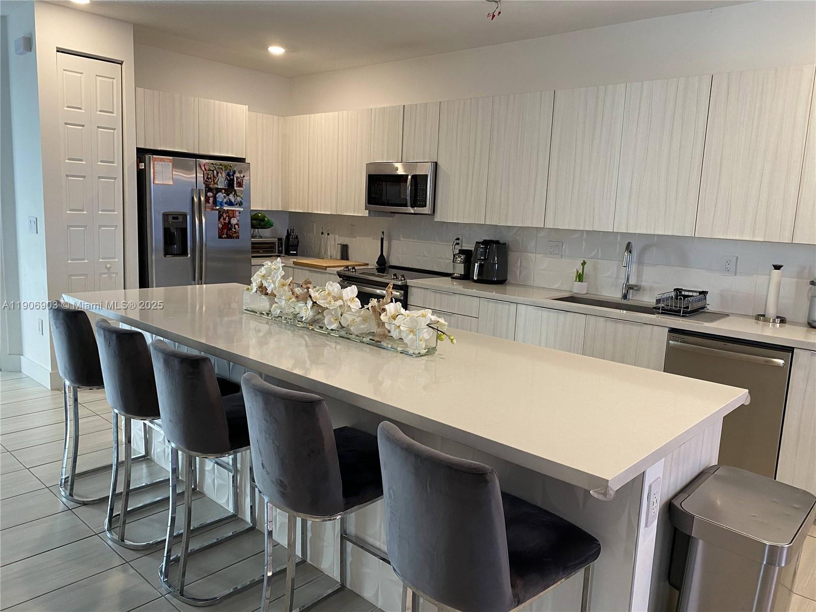 DUNNWOODY LAKE - Residential