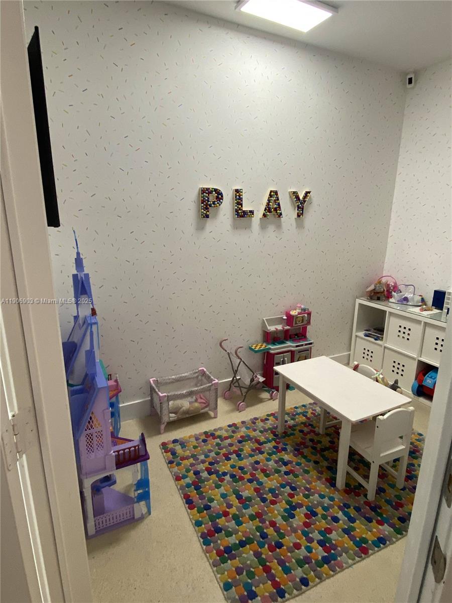 DUNNWOODY LAKE - Residential