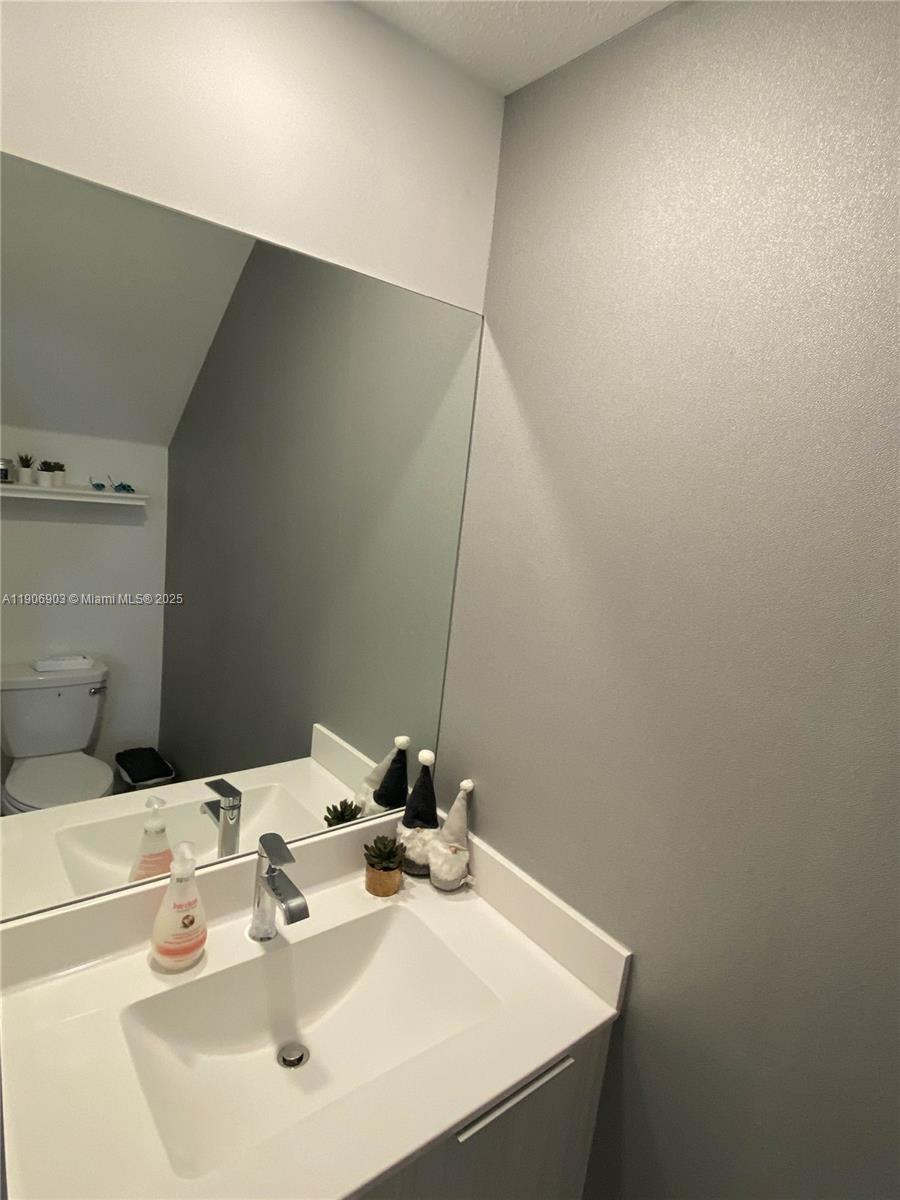 DUNNWOODY LAKE - Residential