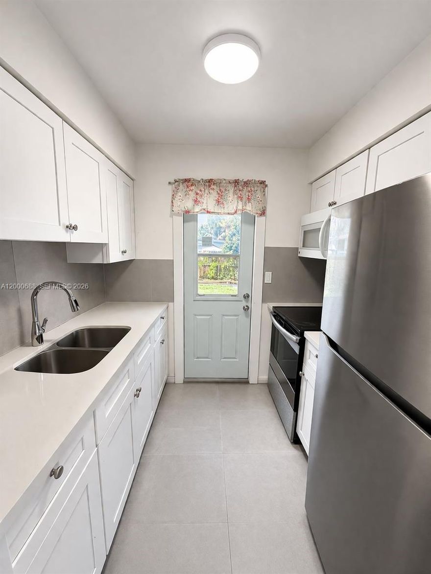 GREAT LOCATION IN THE HEART OF OJUS/ AVENTURA AREA! EASY ACCESS TO I-95. CHARMING 2/1  BIG BACKYARD. REMODELED. PET FRIENDLY!