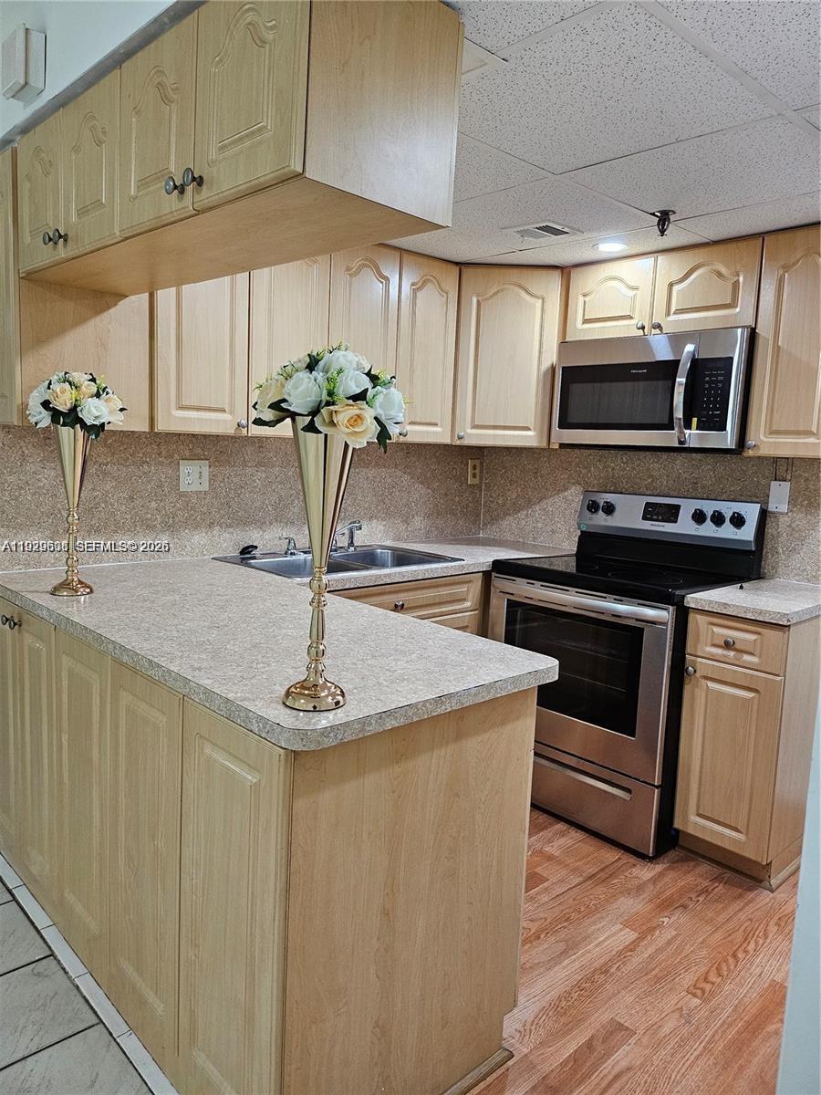 THE PRADO CONDO - Residential