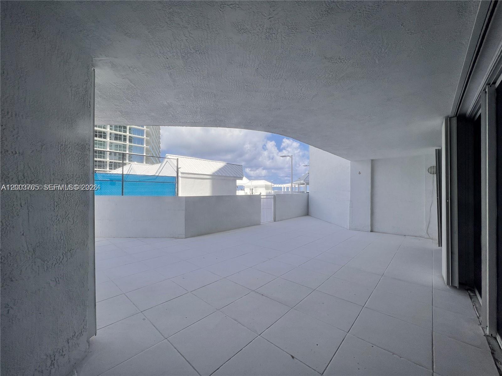 16711 Collins Ave 602