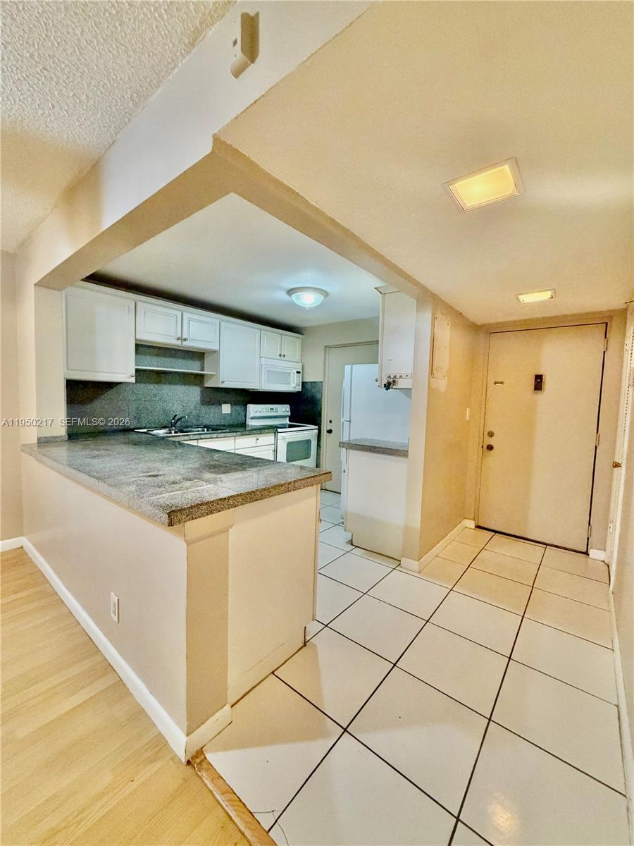 2320 S Cypress Bend Dr 206