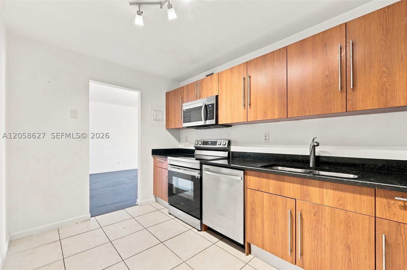 3000 S Ocean Dr 518