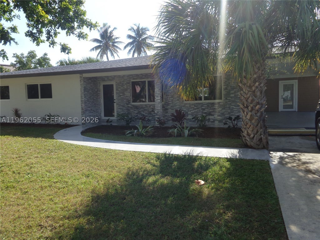 Photo of 1565 Thumb Point Dr, Fort Pierce, FL 34949 (MLS # A11962055)