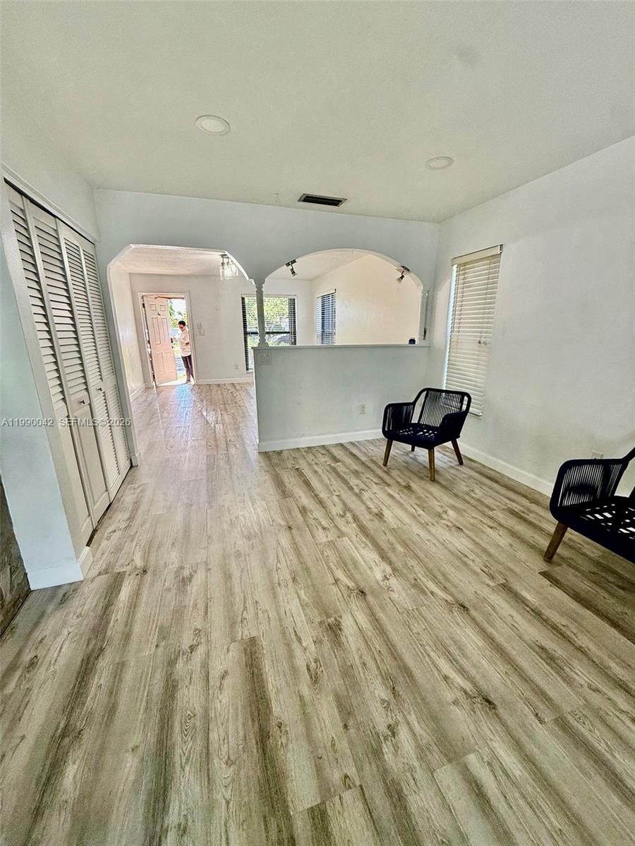 DEVON-AIRE VILLAS SEC 7 - Residential