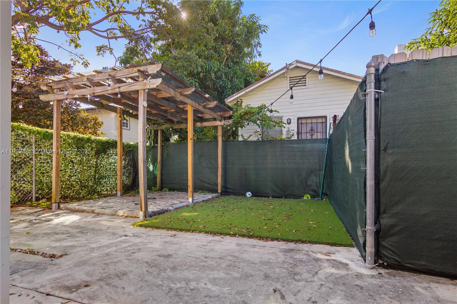 CITY OF MIAMI SOUTH - Residential Lease