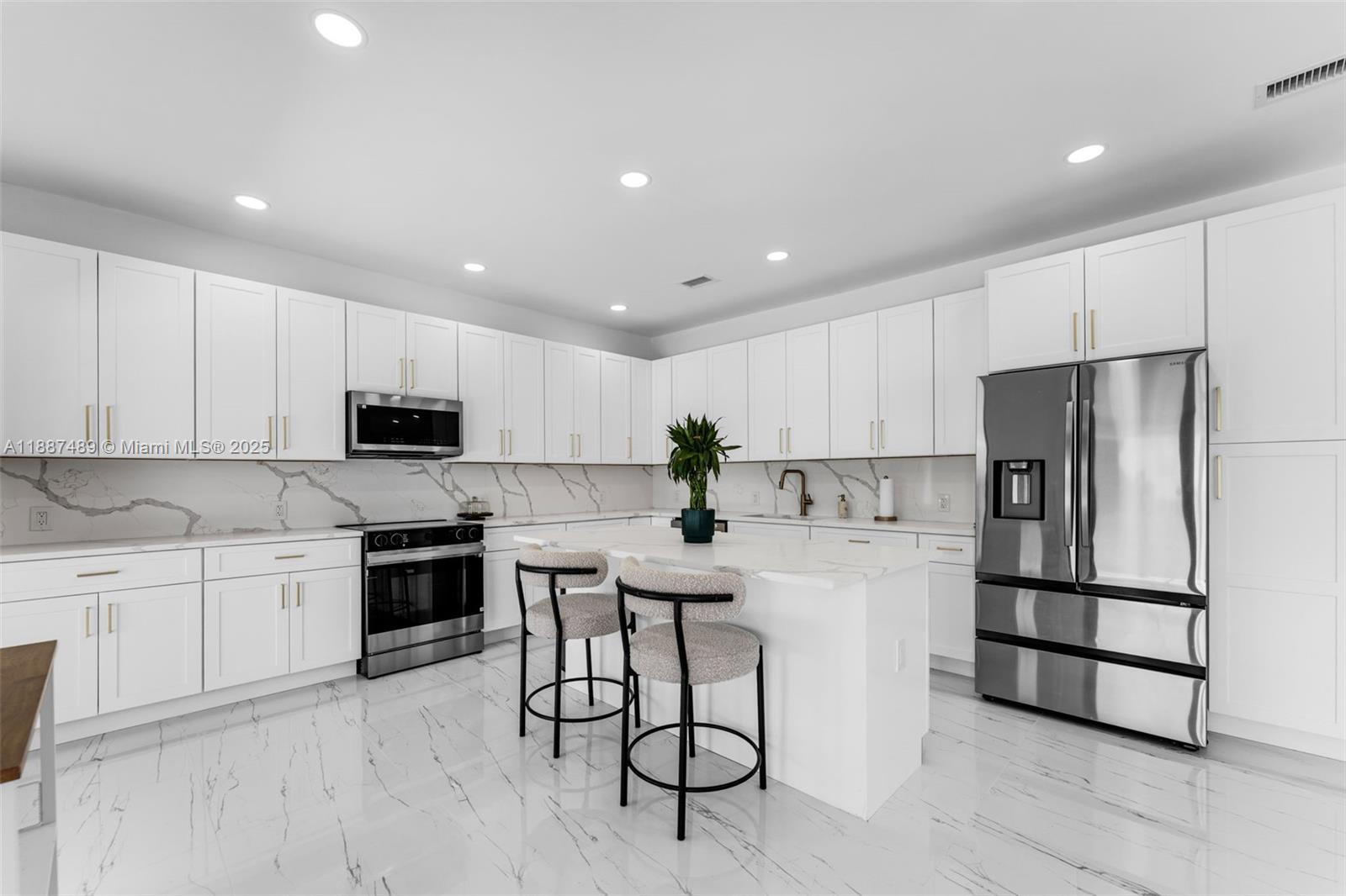 5 AC REDLAND W/ HOME - Residential