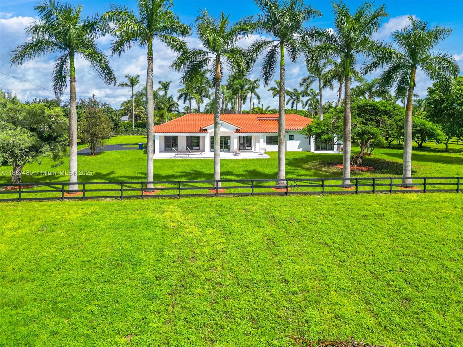 5 AC REDLAND W/ HOME - Residential