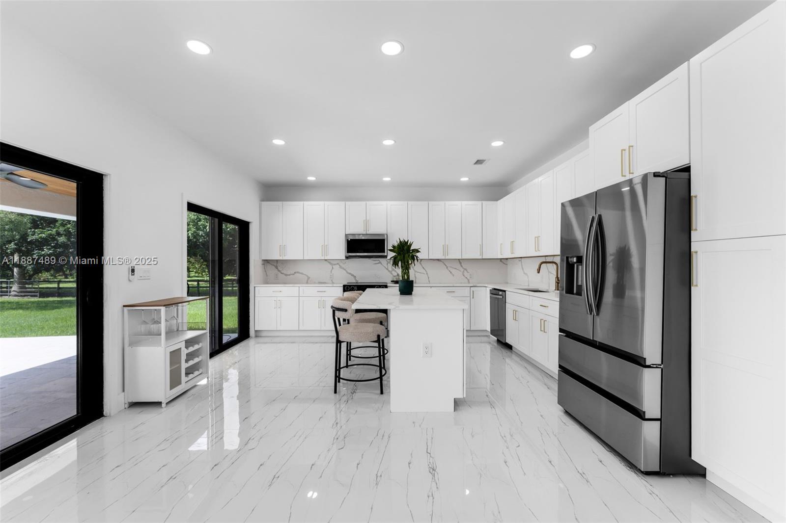 5 AC REDLAND W/ HOME - Residential