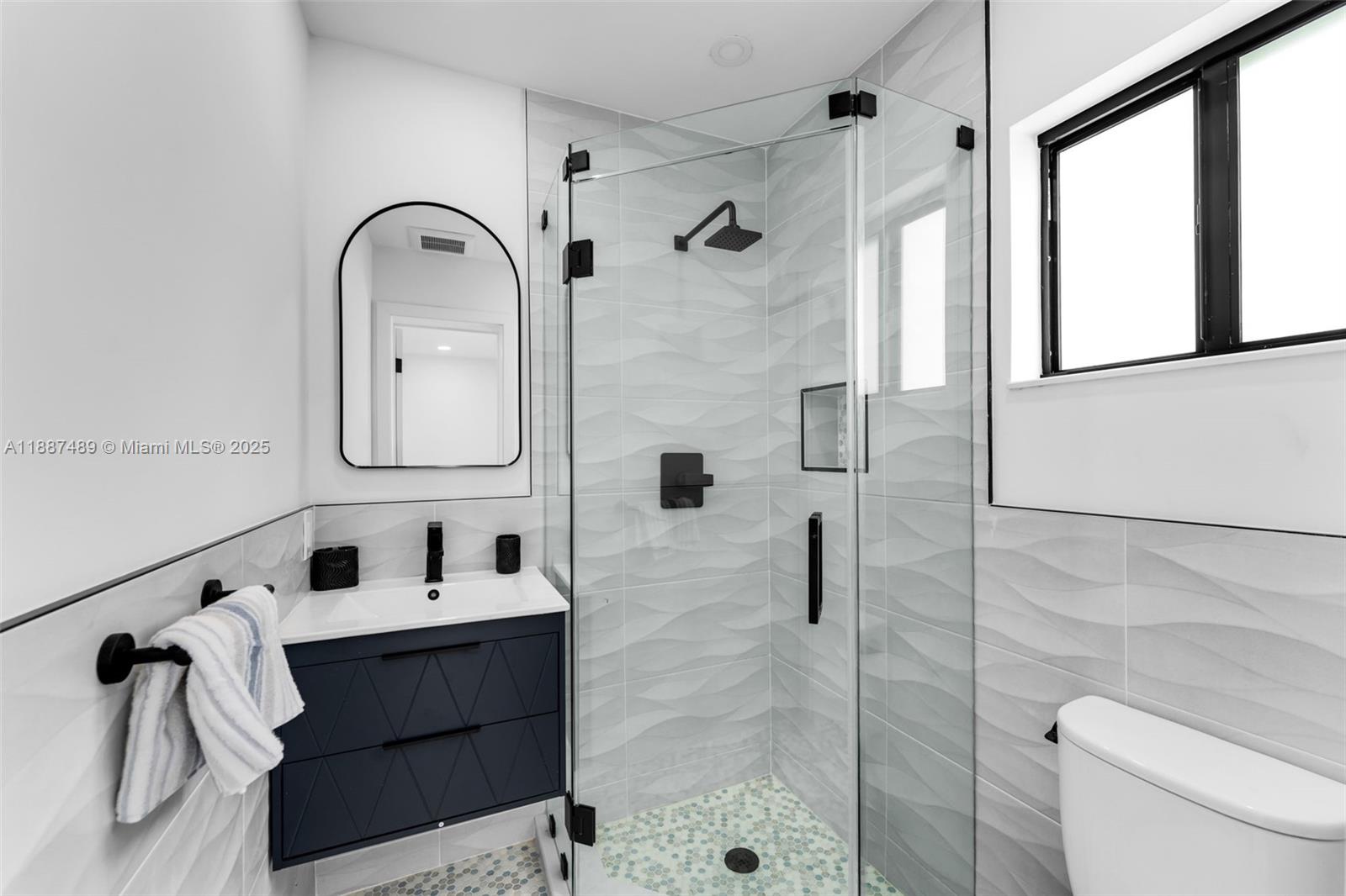 5 AC REDLAND W/ HOME - Residential