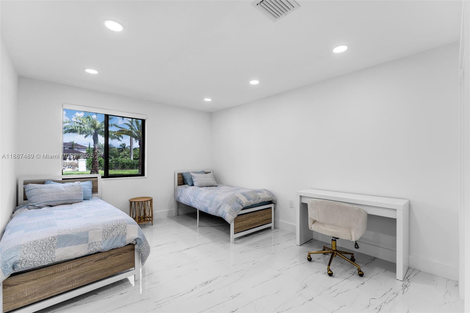 5 AC REDLAND W/ HOME - Residential