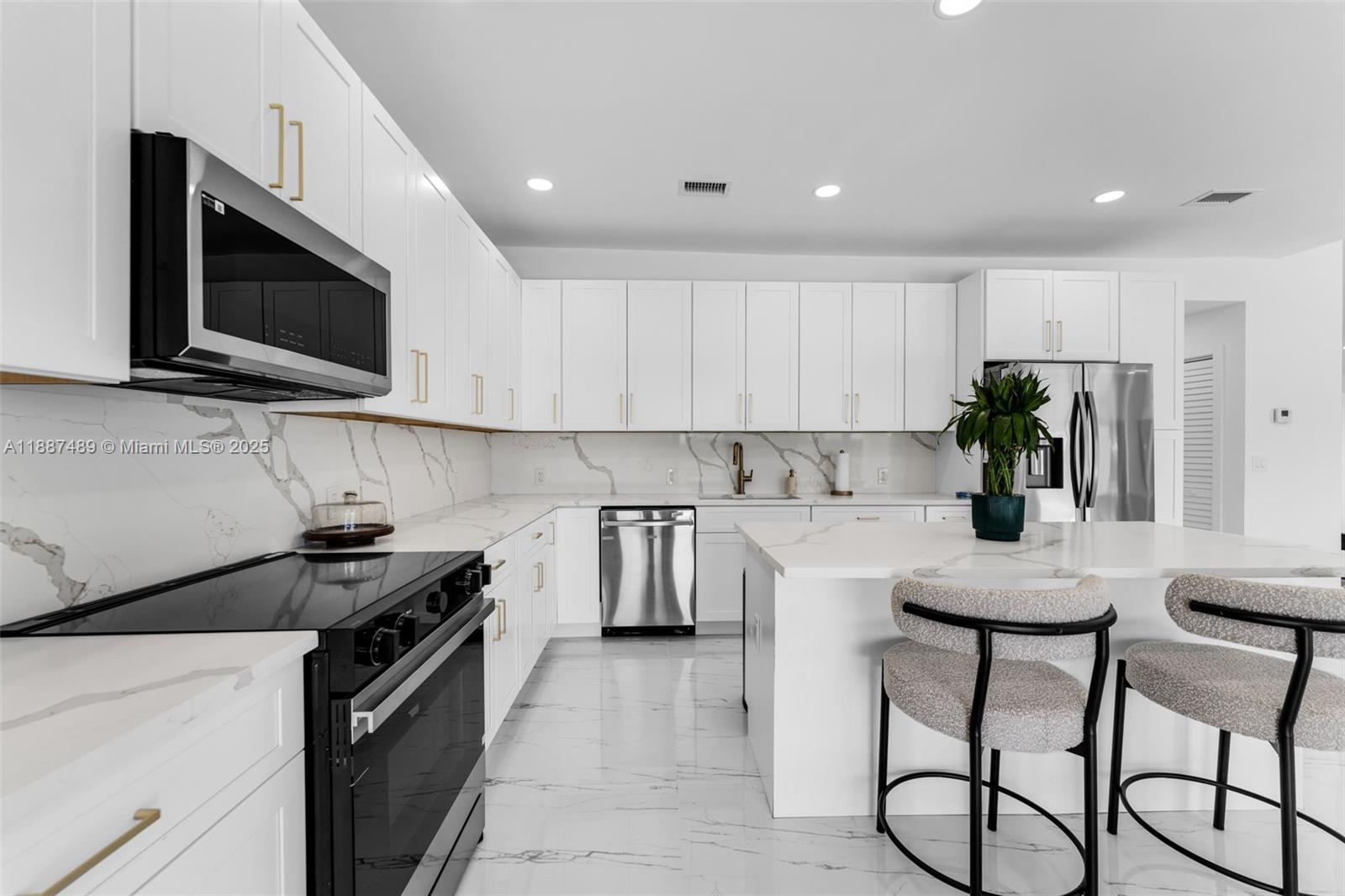 5 AC REDLAND W/ HOME - Residential