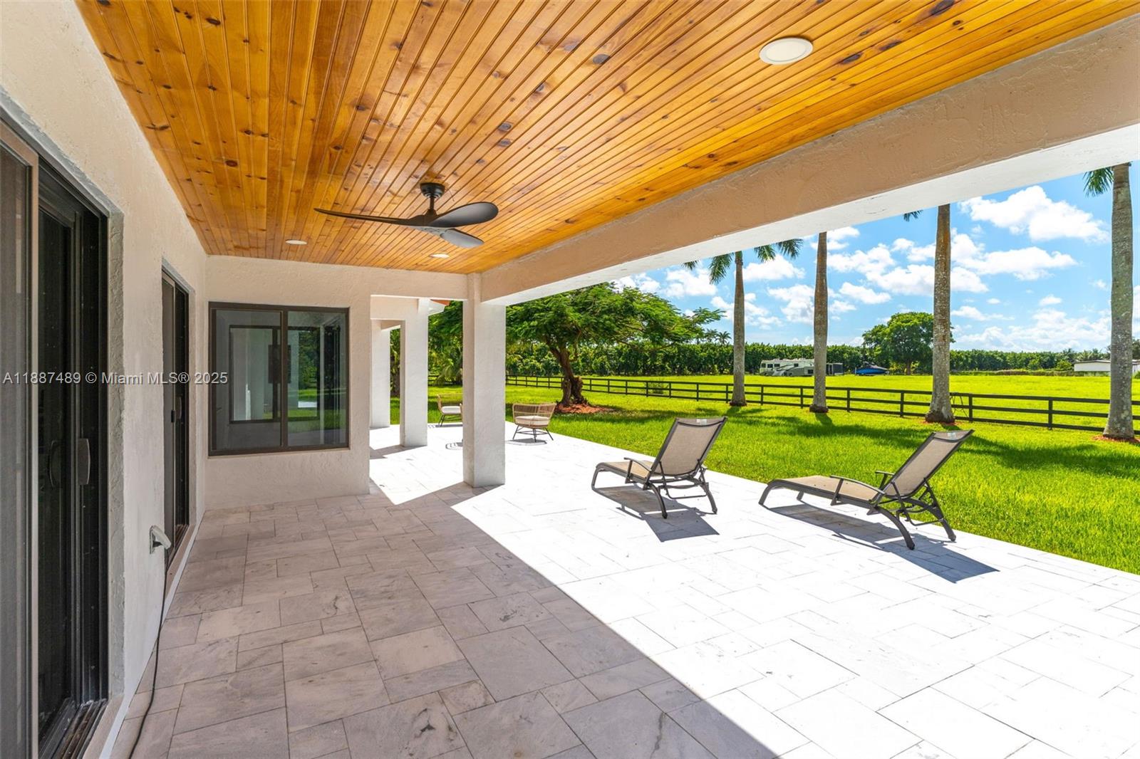 5 AC REDLAND W/ HOME - Residential