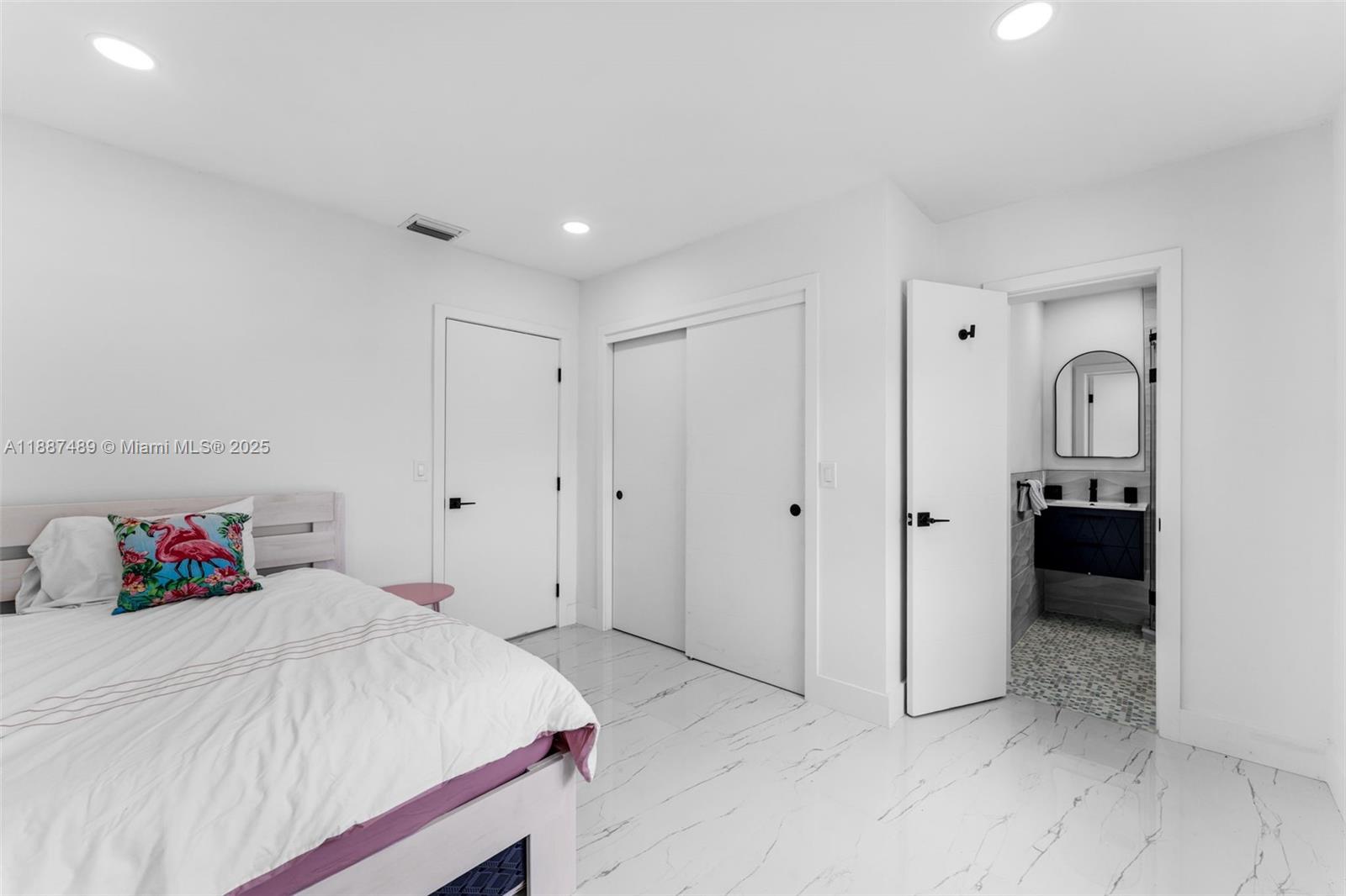 5 AC REDLAND W/ HOME - Residential