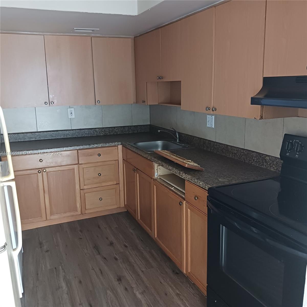 HABITAT II CONDO - Residential Lease