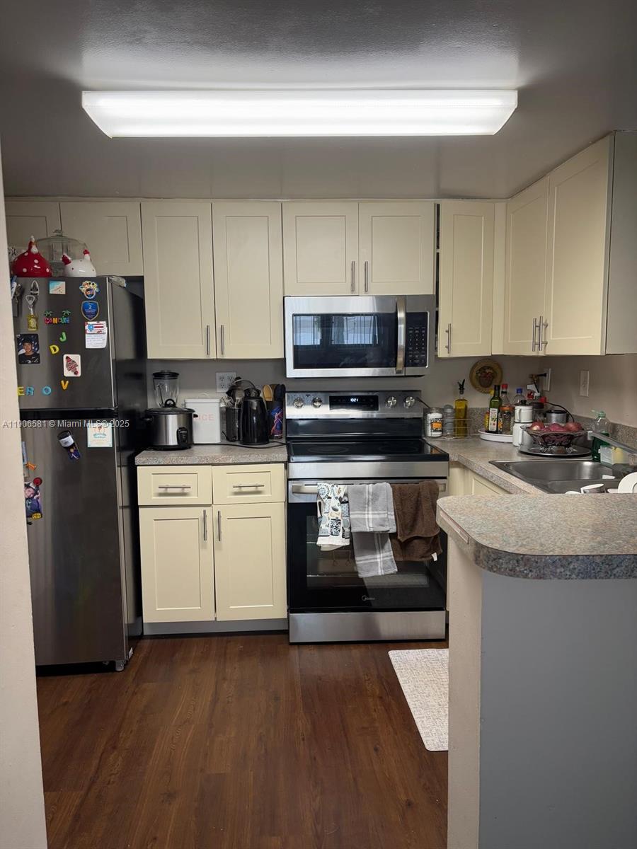 VILLAS DE VENEZIA CONDO - Residential